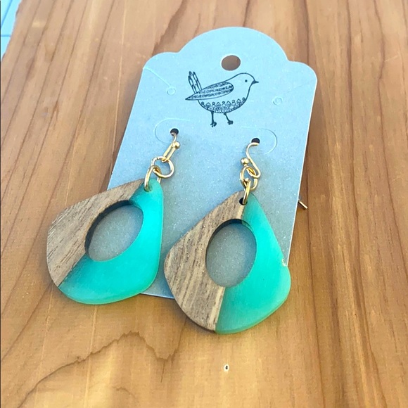 Wooden fashion earrings - Picture 1 of 3